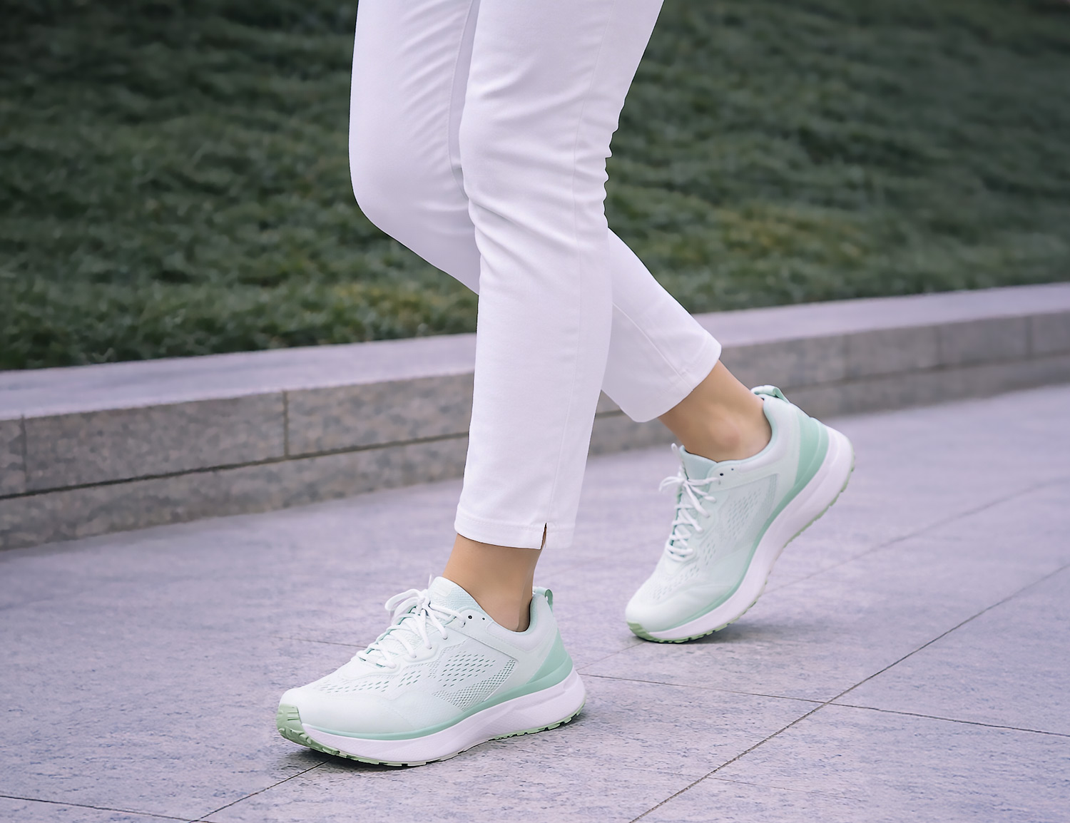 VELOCE w light green