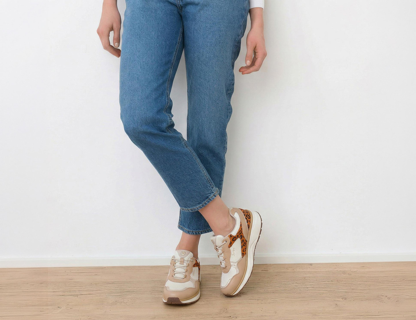 Tina III beige/white