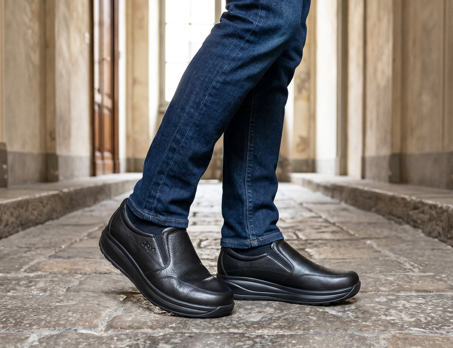 Traveler II black II